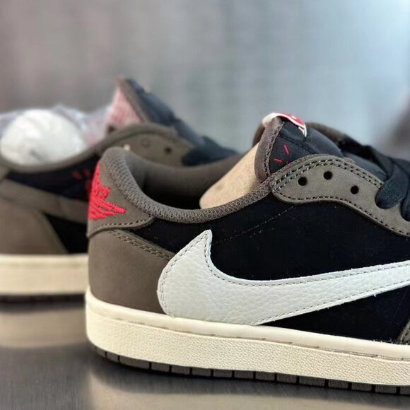Jordan 1 Low Travis Scott Mocha main image 6